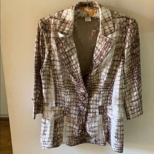 Jacket with la e back detail